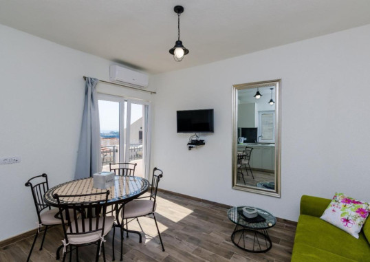 APARTMENTS LIFE 11