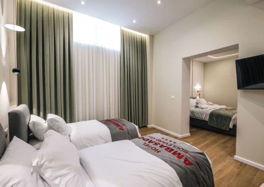 AMBASADOR HOTEL 10