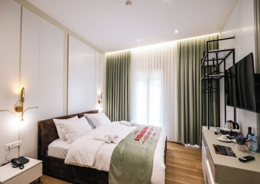 AMBASADOR HOTEL 12