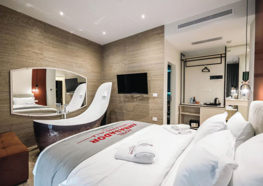 AMBASADOR HOTEL 21