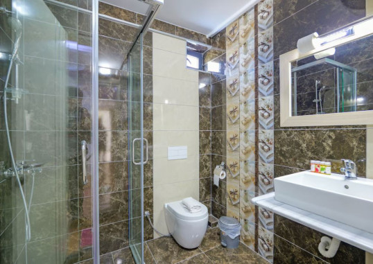 HOTEL ILIRIA 28