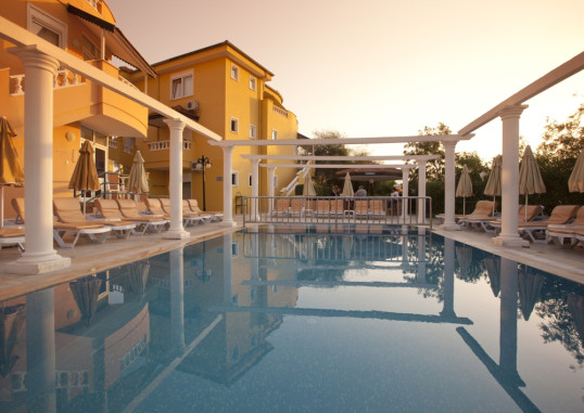 CLUB PARADISO HOTEL & RESORT 2