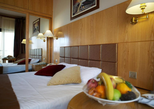 ADAMS BEACH HOTEL 7