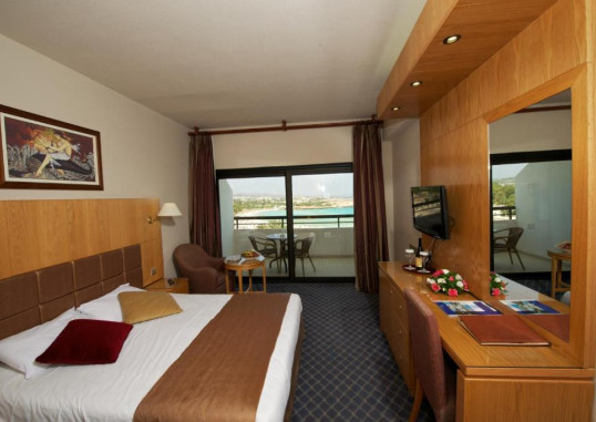 ADAMS BEACH HOTEL 8