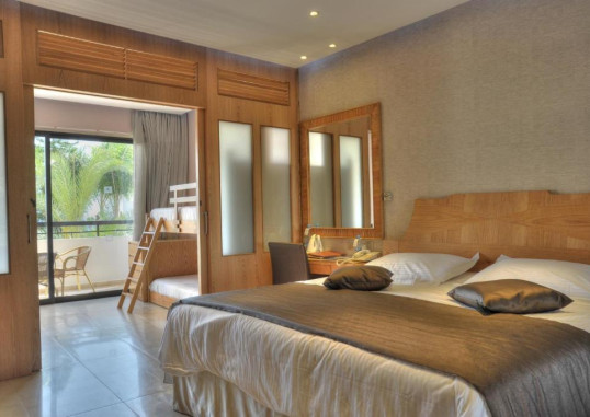 ADAMS BEACH HOTEL 10