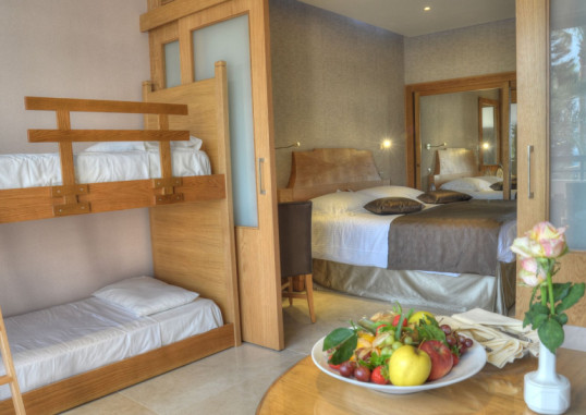 ADAMS BEACH HOTEL 11