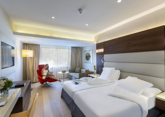 AMATHUS BEACH HOTEL 8