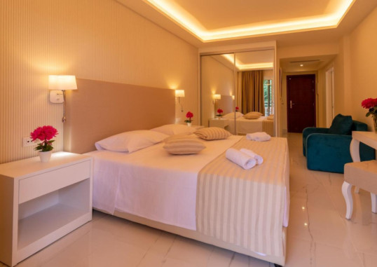 IBISCUS CORFU 10