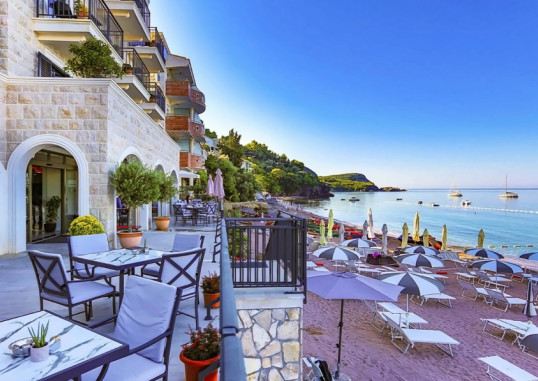 CALIFORNIA HOTEL (ADULTS ONLY 12+) 2