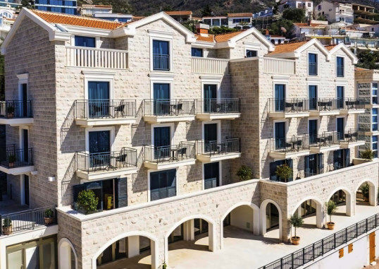 CALIFORNIA HOTEL (ADULTS ONLY 12+) 3