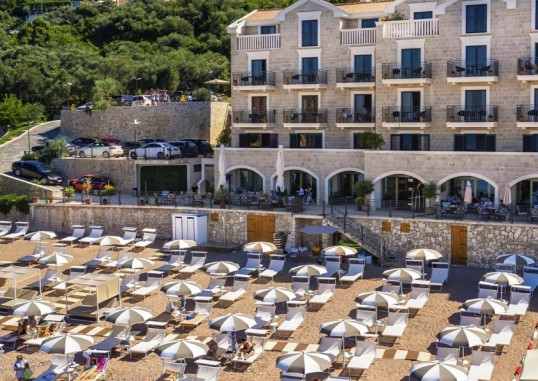 CALIFORNIA HOTEL (ADULTS ONLY 12+) 4