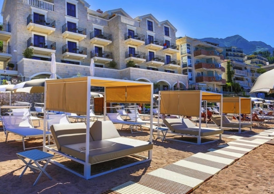 CALIFORNIA HOTEL (ADULTS ONLY 12+) 7