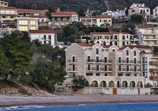 CALIFORNIA HOTEL (ADULTS ONLY 12+) 8