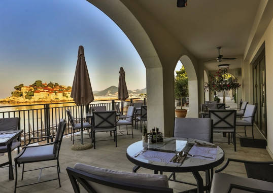 CALIFORNIA HOTEL (ADULTS ONLY 12+) 14