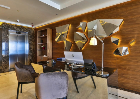 CALIFORNIA HOTEL (ADULTS ONLY 12+) 18
