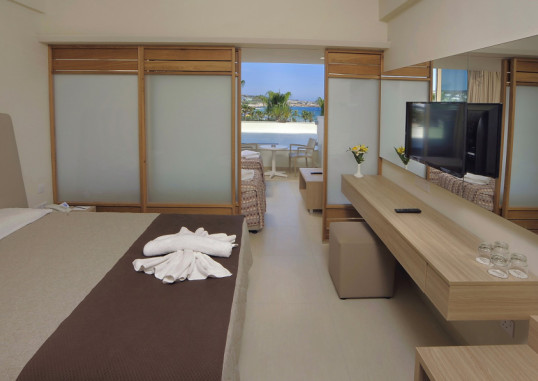 NELIA BEACH HOTEL & SPA 4