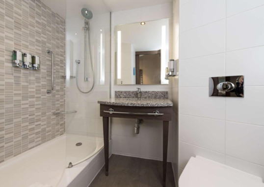HAMPTON BY HILTON EDINBURGH WEST END 21