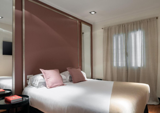 LA FRANCA TRAVELLERS (ADULTS ONLY) 3