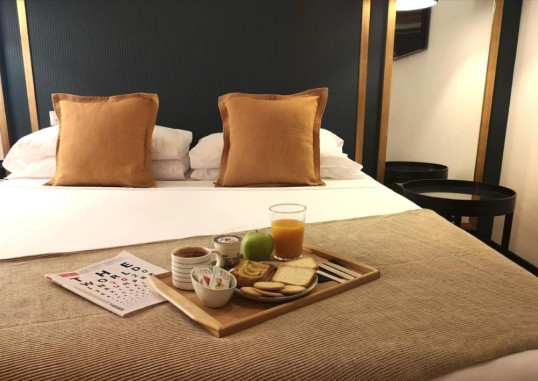 LA FRANCA TRAVELLERS (ADULTS ONLY) 5