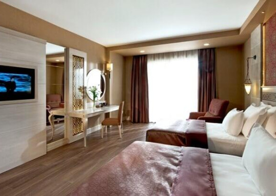 Deluxe Room 3