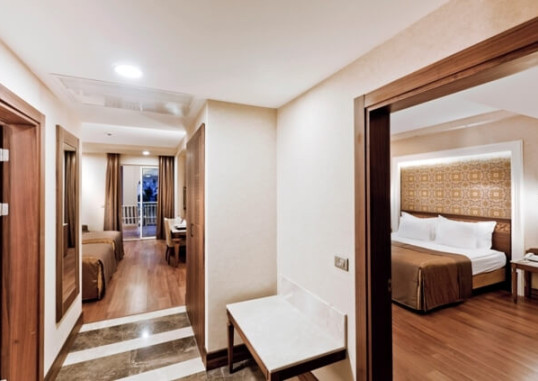 Deluxe Family Room 2