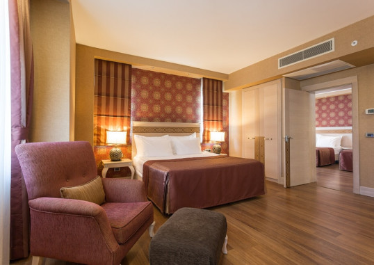 Deluxe Superior Family Room 3