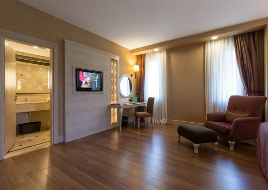 Deluxe Superior Family Room 5