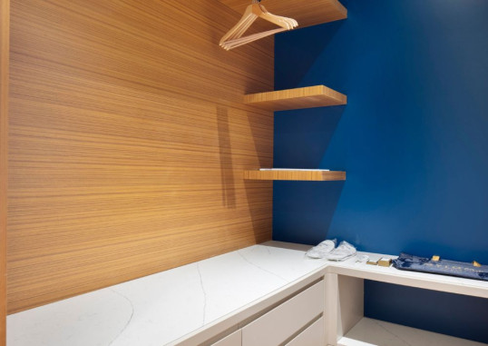 Superior Swim-Up Room 4