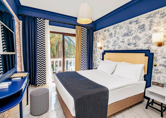 Villa Family Room 1