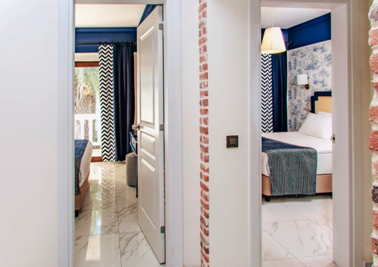 Villa Family Room 5