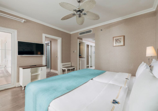 Family Room 4