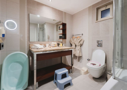Family Suite 4