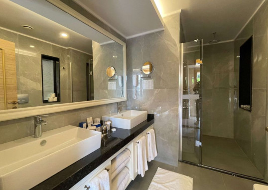 Villa Senior Deluxe Room 3