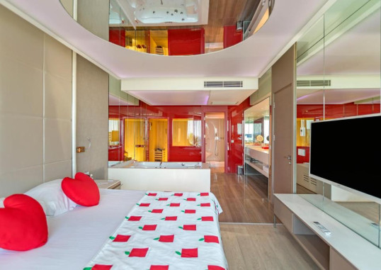 Adam Villa 6