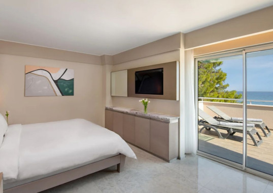 Deluxe Suite Sea View 4