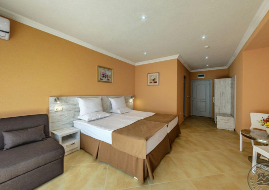 HOTEL RIVA 25