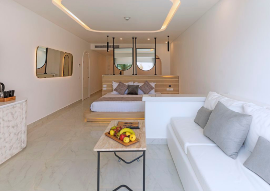 Deluxe Swim Up PV Room 5