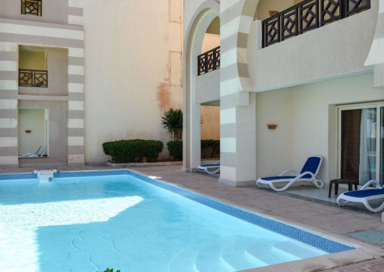 Swim Up Room 1