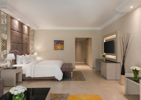 Deluxe Room King Bed 2