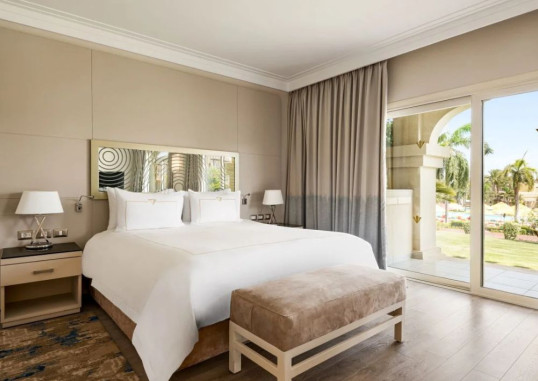 Junior Suite King Bed 1