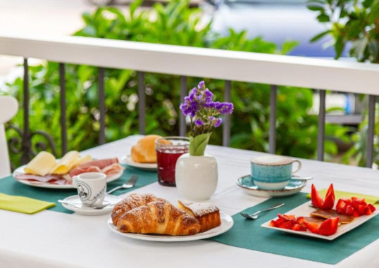 DONATELLA HOTEL POSADA 28