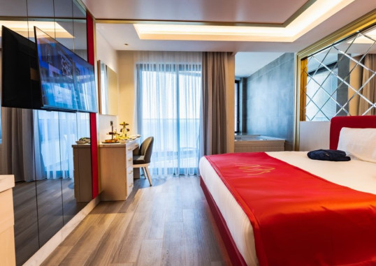 GRANADA LUXURY RED (Adults Only 16+) 14