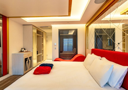 GRANADA LUXURY RED (Adults Only 16+) 15