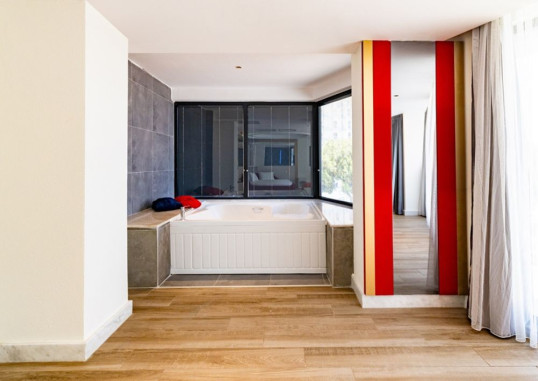 GRANADA LUXURY RED (Adults Only 16+) 23