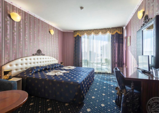 SUNSET HOTEL 4