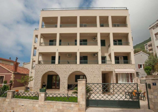 GUESTHOUSE MEDIN 4