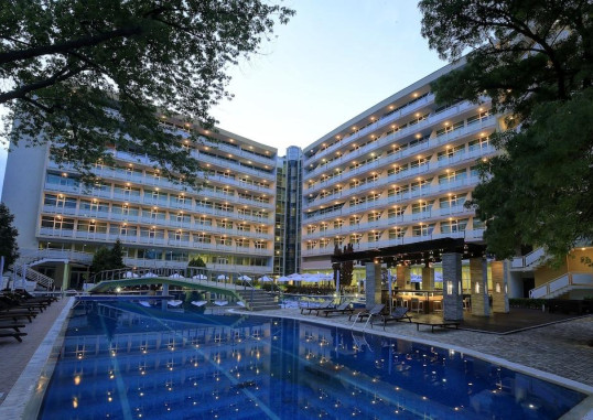 GRAND HOTEL NIRVANA 23