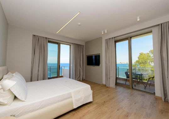 NAVY HOTEL 5