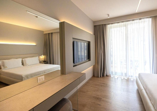 NAVY HOTEL 4