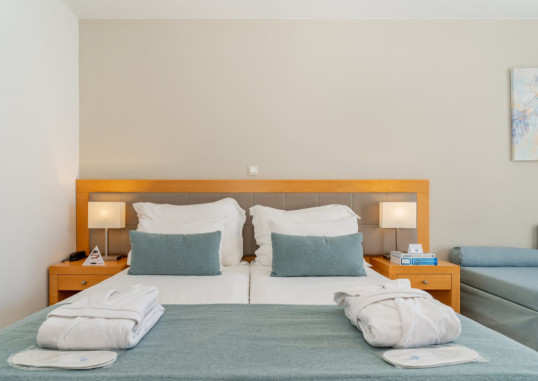 ARIADNE BEACH 16